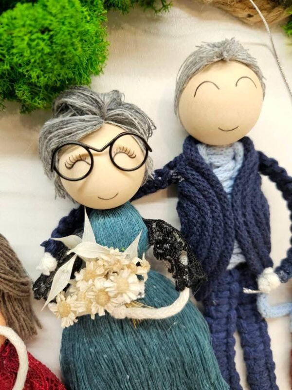 Personalizowana ramka z rodzinką – rękodzieło z makramowymi laleczkami